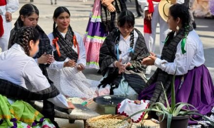 Tula conmemora el 115 aniversario de la Revolución Mexicana con izamiento de bandera y desfile cívico
