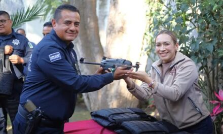 La presidenta Tania Valdez Cuellar entregó equipamiento a elementos de Seguridad Pública Municipal