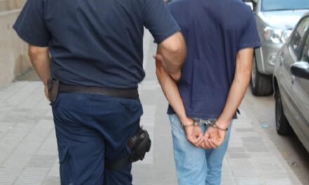 Vecinos de Tianguistengo detienen a una persona que fue sorprendida robando