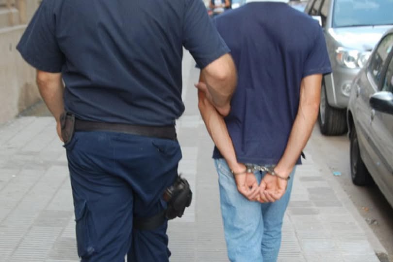 Vecinos de Tianguistengo detienen a una persona que fue sorprendida robando