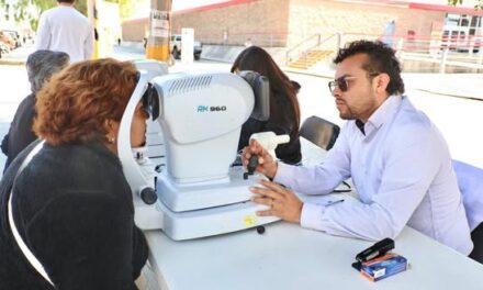Vecinas y vecinos de El Salitre se benefician con Jornada de Salud Visual