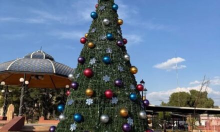 Todo listo para el encendido del árbol navideño en Atotonilco de Tula