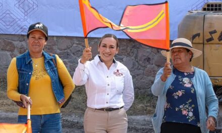 Inician trabajos de construcción de pavimento hidráulico en la calle Laureles de la localidad de Santa María Quelites