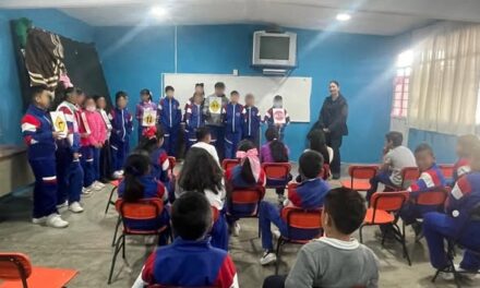 «Un día con mi amigo policía» llegó a la Escuela Primaria Ignacio Zaragoza en San José Acoculco