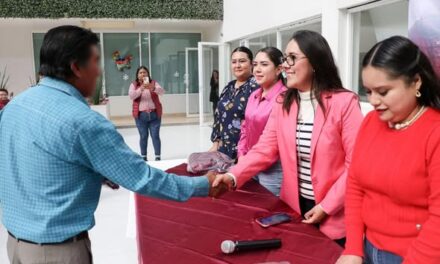 Entregan apoyos del programa «Abriga a un Amigo» en Atotonilco de Tula