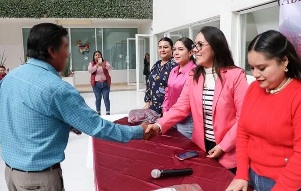 Entregan apoyos del programa «Abriga a un Amigo» en Atotonilco de Tula
