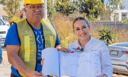 Tania Valdez encabezó el inicio de la construcción de la red de drenaje sanitario en la Calle Bicentenario de la colonia El Carmen