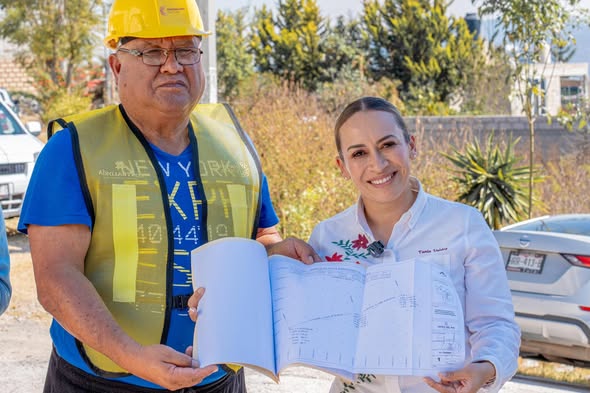 Tania Valdez encabezó el inicio de la construcción de la red de drenaje sanitario en la Calle Bicentenario de la colonia El Carmen