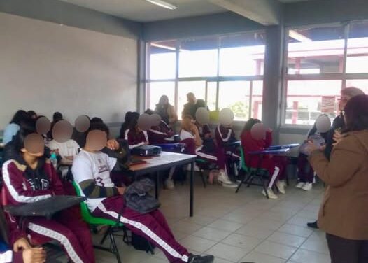 Imparten plática con el tema ”salud sexual y reproductiva” en el COBAEH de la localidad de Bomintzha
