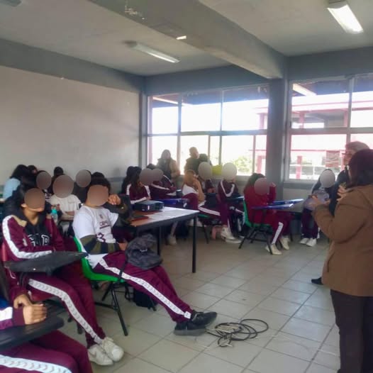 Imparten plática con el tema ”salud sexual y reproductiva” en el COBAEH de la localidad de Bomintzha