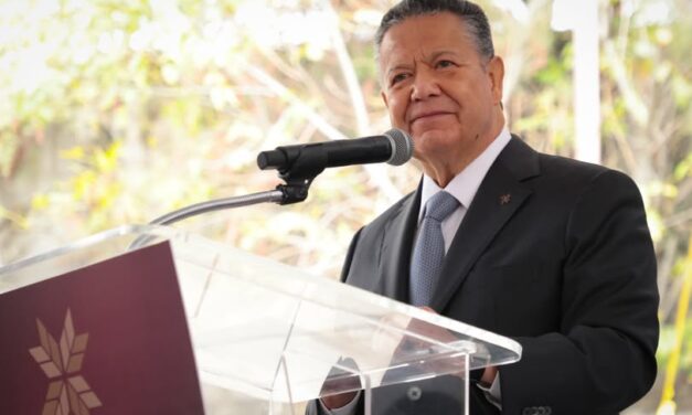 Julio Menchaca renueva compromiso con las personas con discapacidad