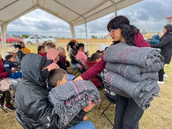 Gobierno de Tepeji entrega apoyos de la Jornada Contra en Frío en San José Piedra Gorda y San Ignacio Nopala