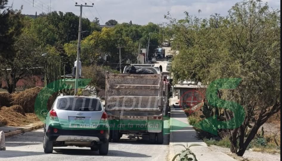 Bloquean calle en Bomintzhá por daños en la arteria vial