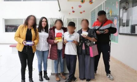 DIF Atotonilco entrega lentes gestionados a través del CRIH