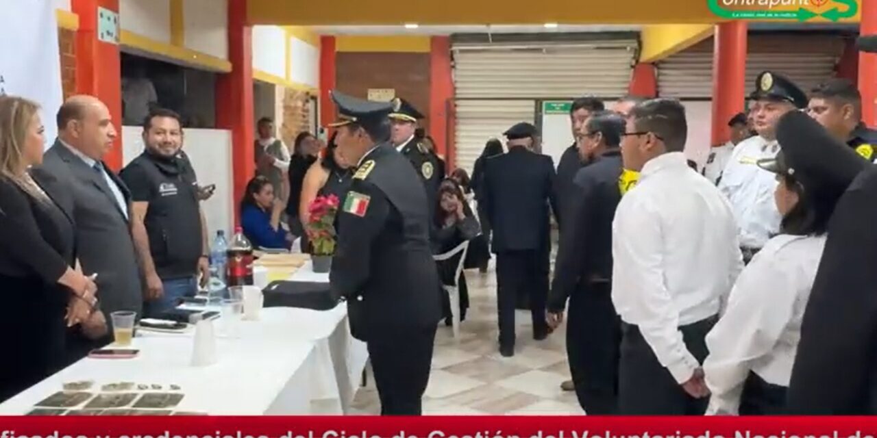 Entrega de certificados y credenciales del Ciclo de Gestión del Voluntariado Nacional de la Cruz Roja.