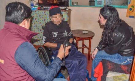 Entregan sillas de ruedas en Tula de Allende