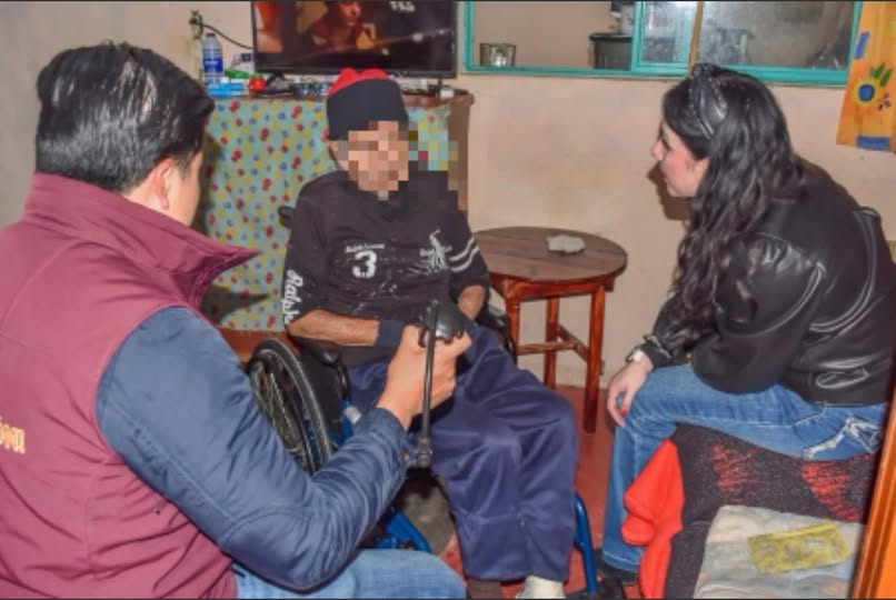 Entregan sillas de ruedas en Tula de Allende