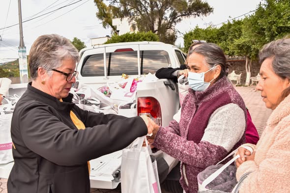 DIF Tula entrega apoyos a vecinos de Pueblo Nuevo