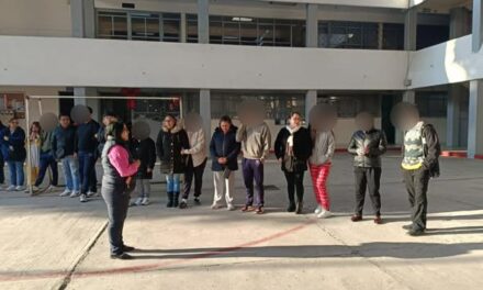 Imparten taller «Relaciones familiares» en la preparatoria Sara Robert