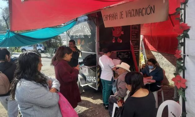 Instalan puesto de vacunación en la feria del juguete en Tepeji