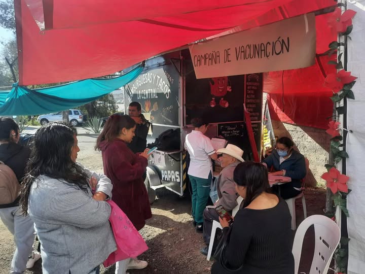 Instalan puesto de vacunación en la feria del juguete en Tepeji