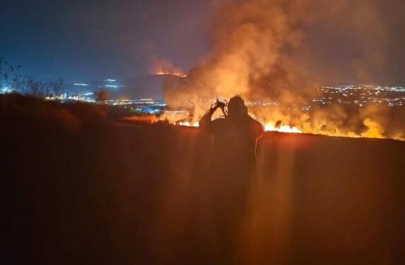 Protección Civil y Bomberos de Tepeji del Río atienden incendio de pastizal en Cantera de Villagrán