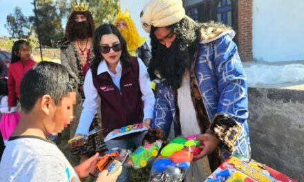 Los Reyes Magos visitan la comunidad de Canoas