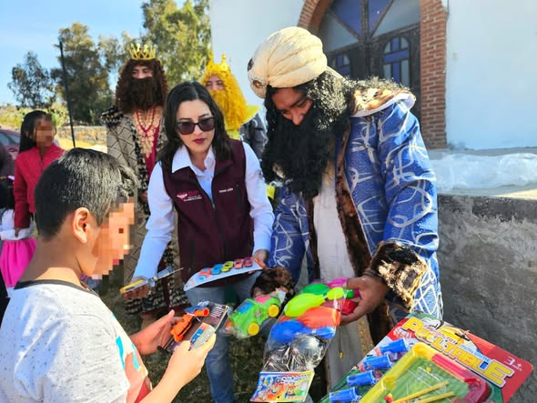 Los Reyes Magos visitan la comunidad de Canoas