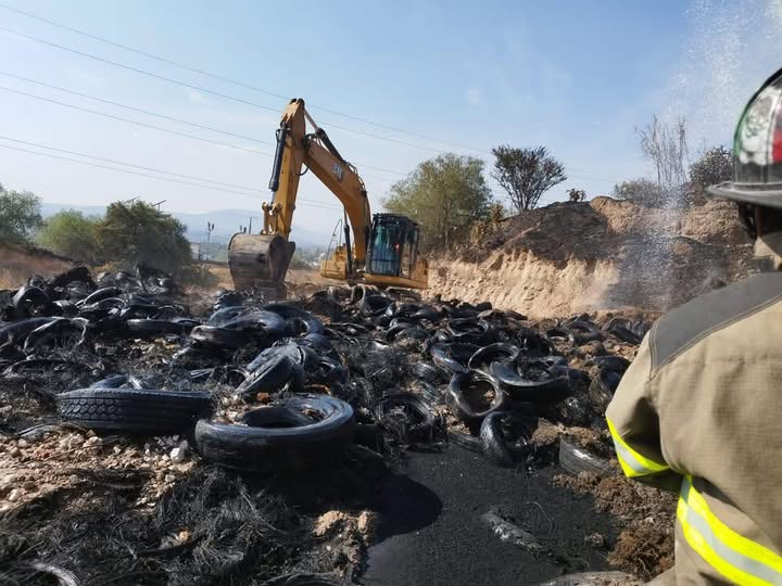 Bomberos de Tula sofocan incendio registrado en la Loma de San Miguel Vindhó