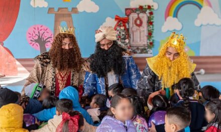 Rosca de Reyes lleva alegría a niñas y niños de diversas comunidades de Tepeji
