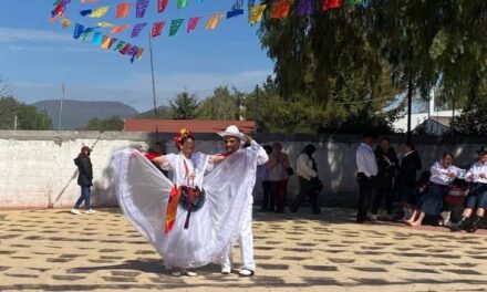 Ballet Folklórico de la Casa del Adulto Mayor de Atotonilco de Tula, presente en la Feria Guadalupana