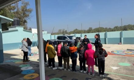 Un día con mi amigo policía llega a la Escuela Primaria General Miguel Hidalgo