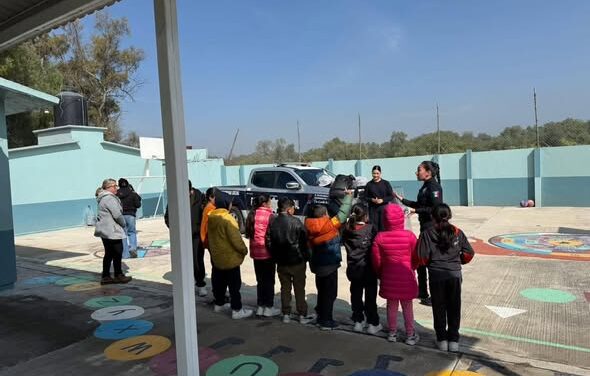 Un día con mi amigo policía llega a la Escuela Primaria General Miguel Hidalgo