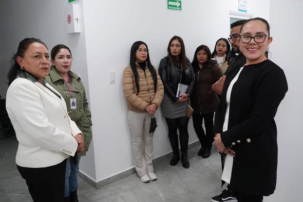 Yocelyn Tovar visita clínica de hemodiálisis en Huehuetoca