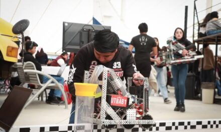 Julio Menchaca consolida formación de hidalguenses en áreas STEM