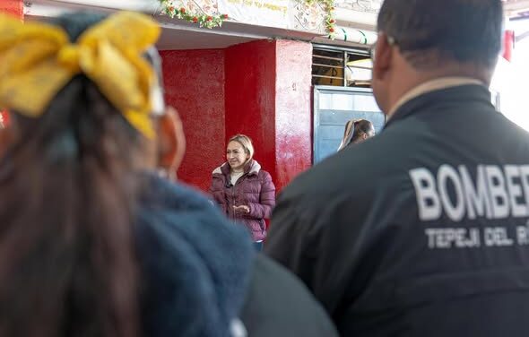 Tania Valdez se reune con elementos de Seguridad Pública y Protección Civil