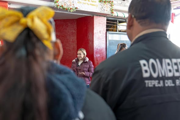 Tania Valdez se reune con elementos de Seguridad Pública y Protección Civil