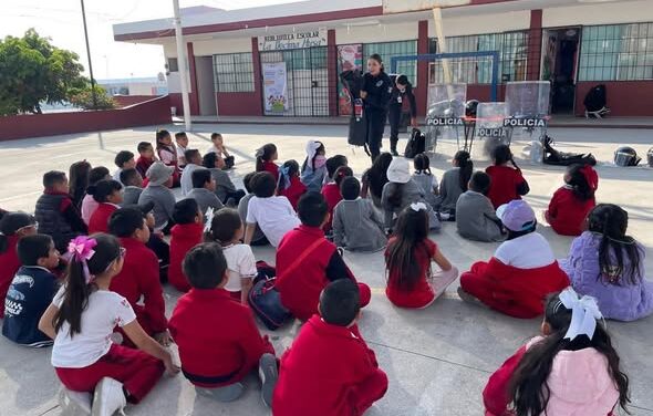 Realizan taller lúdico «Un día con mi amigo policía» en escuela de Atotonilco de Tula