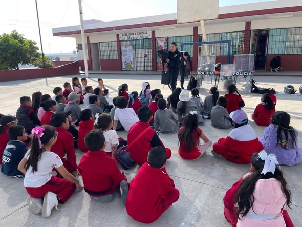 Realizan taller lúdico «Un día con mi amigo policía» en escuela de Atotonilco de Tula