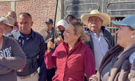 Tania Valdez se reúne con vecinos de Loma Bonita