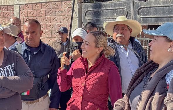 Tania Valdez se reúne con vecinos de Loma Bonita