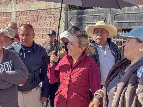 Tania Valdez se reúne con vecinos de Loma Bonita