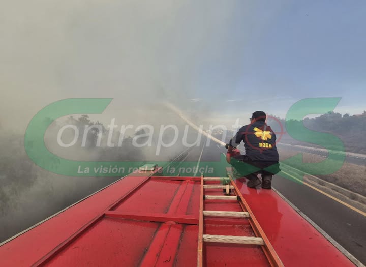 Bomberos de Atotonilco de Tula atienen reporte de incendio a la altura de Cañada