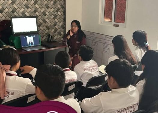 Consejo Consultivo de Niñas, Niños y Adolescentes de Tepeji particiapan en la conferencia “¿Qué onda con mi vida?”