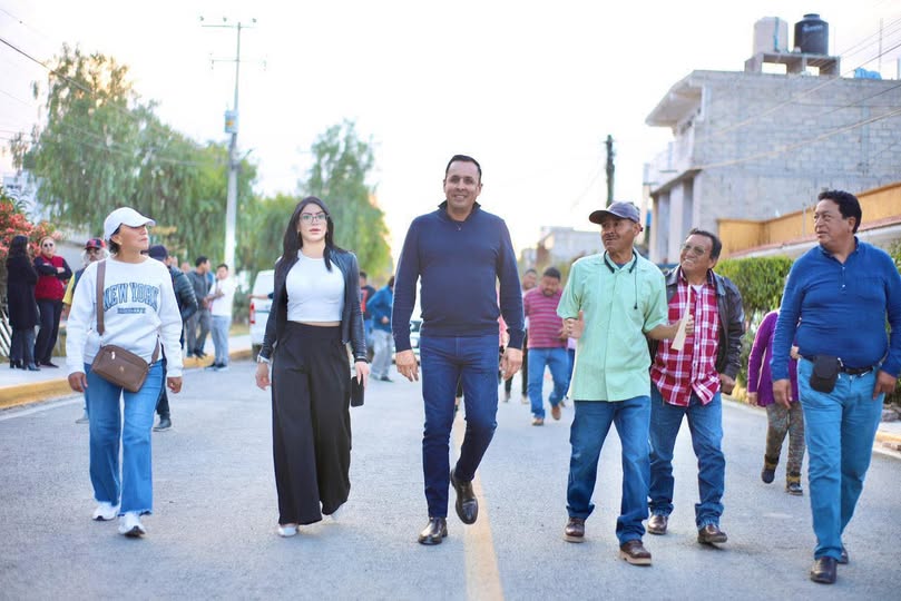 Cristhian Martínez entrega obra de reencarpetamiento en El Salitre