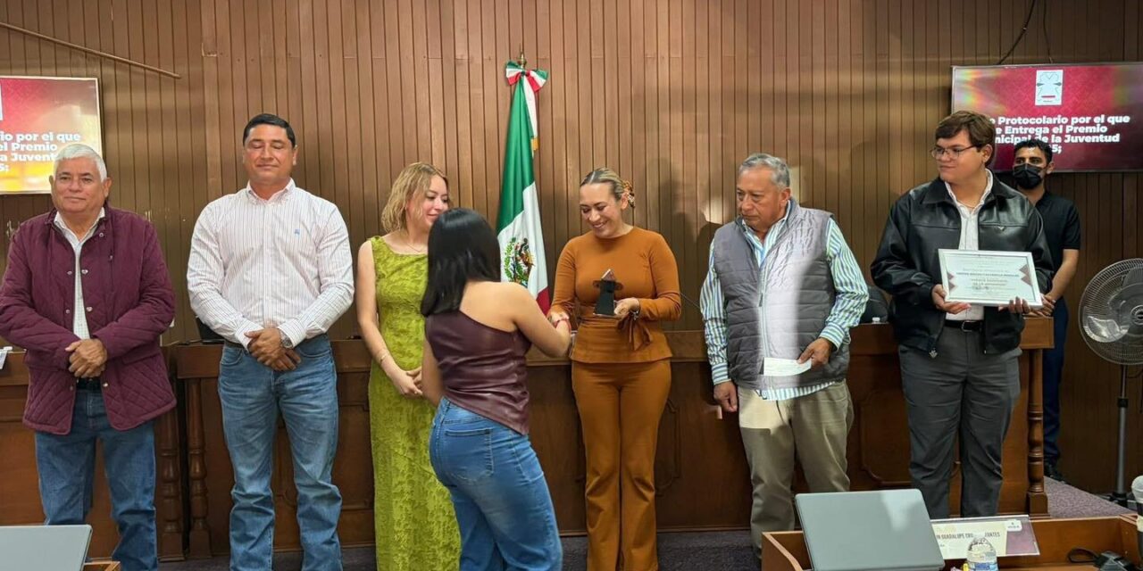 Premian a los ganadores del Premio Municipal de la Juventud 2025 en Tepeji de Río