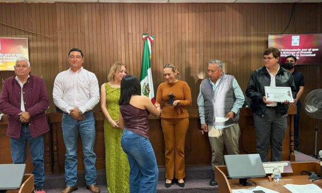 Premian a los ganadores del Premio Municipal de la Juventud 2025 en Tepeji de Río