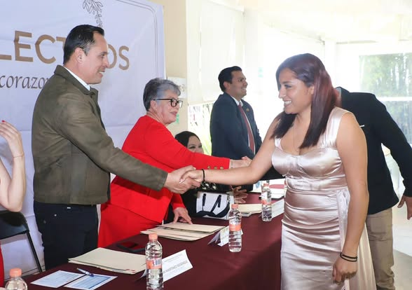 Cristhian Martínez encabezó la ceremonia de matrimonios colectivos