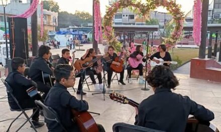 Festejan el día del amor y la amistad con presentaciones musicales en el centro de Atotonilco de Tula