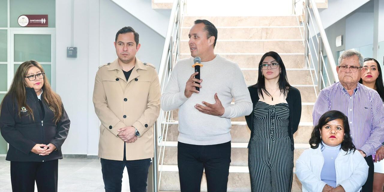 Inaugura Cristhian Martínez la remodelación de la presidencia municipal